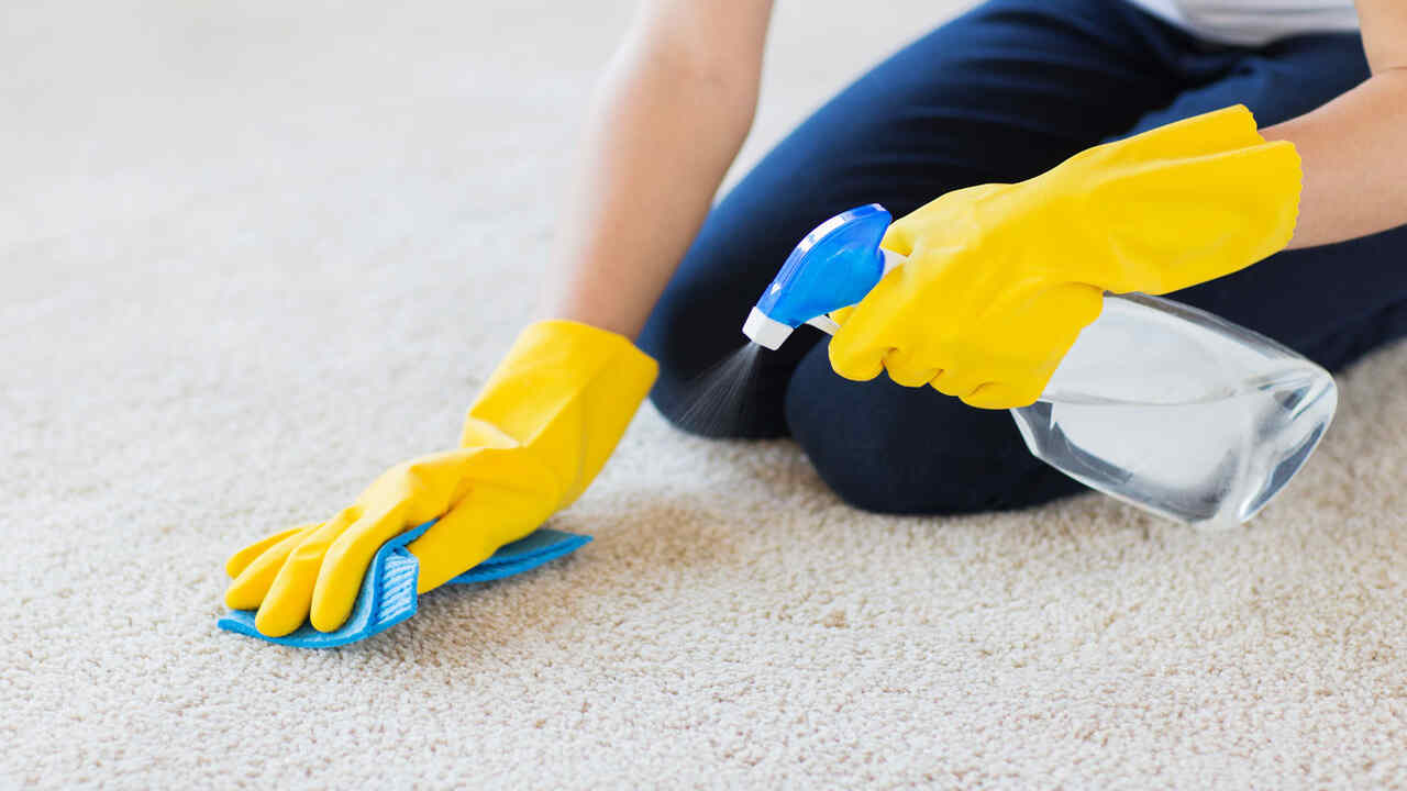 5 Effective Tips For How To Clean Carpet Without Moving Furniture