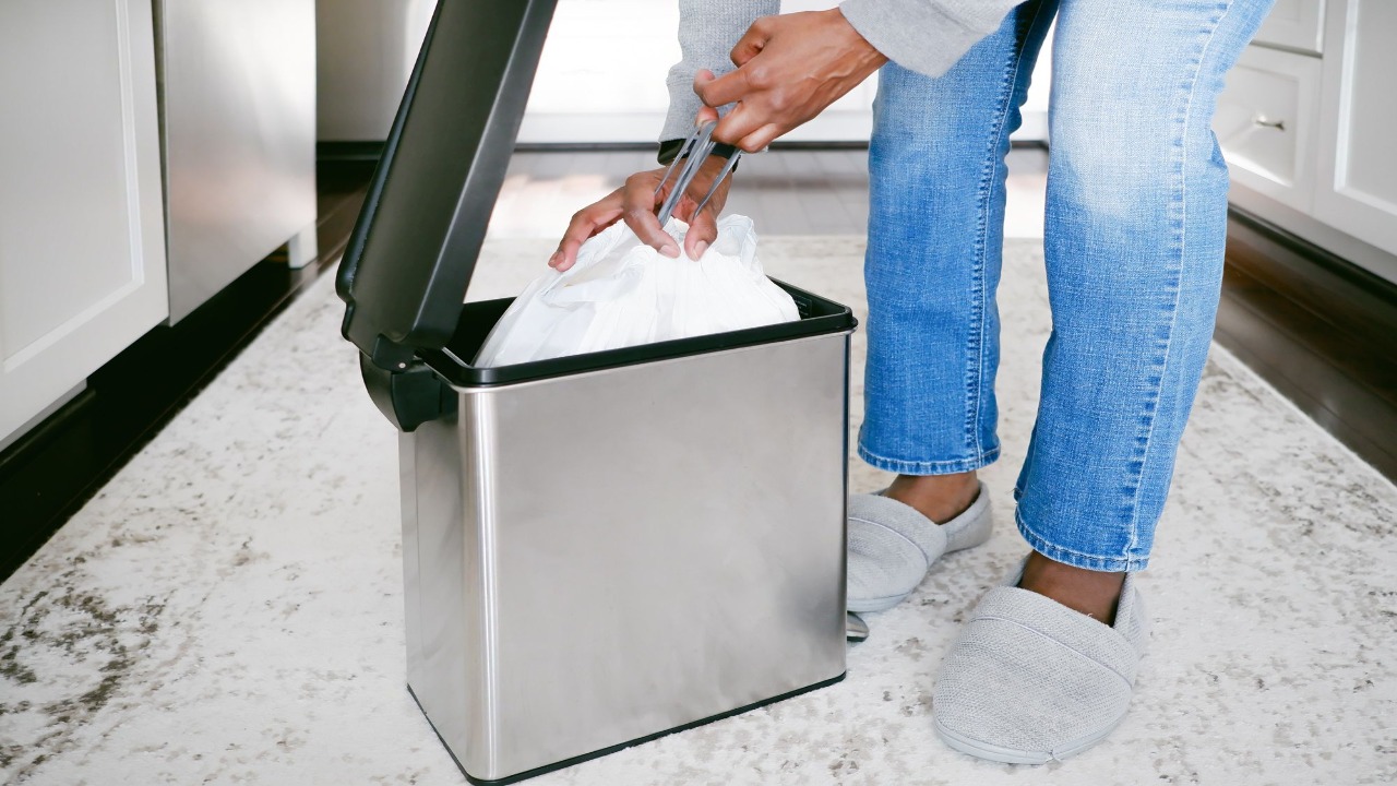 6 Steps How To Clean And Disinfect Your Kitchen Trash Can
