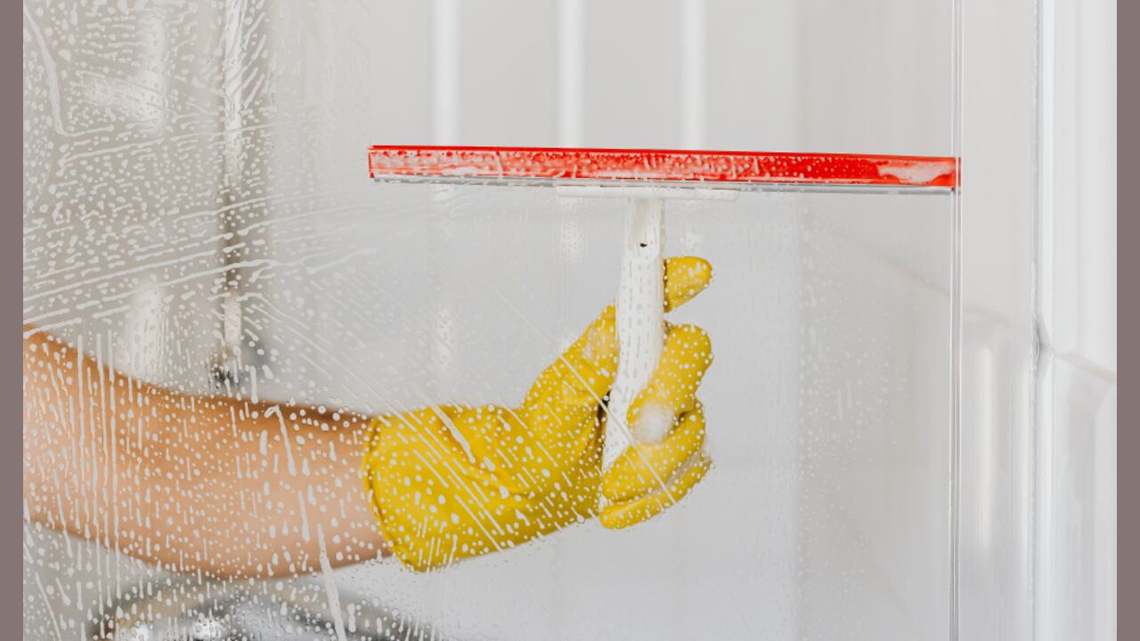 Common Mistakes To Avoid While Cleaning Glass Shower Doors