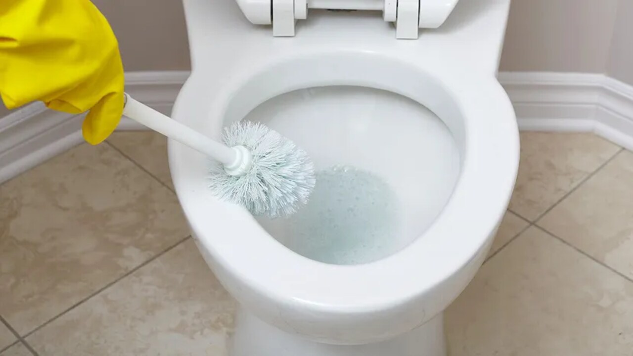 How To Clean Toilet Bowl Stains - 5 Different Ways