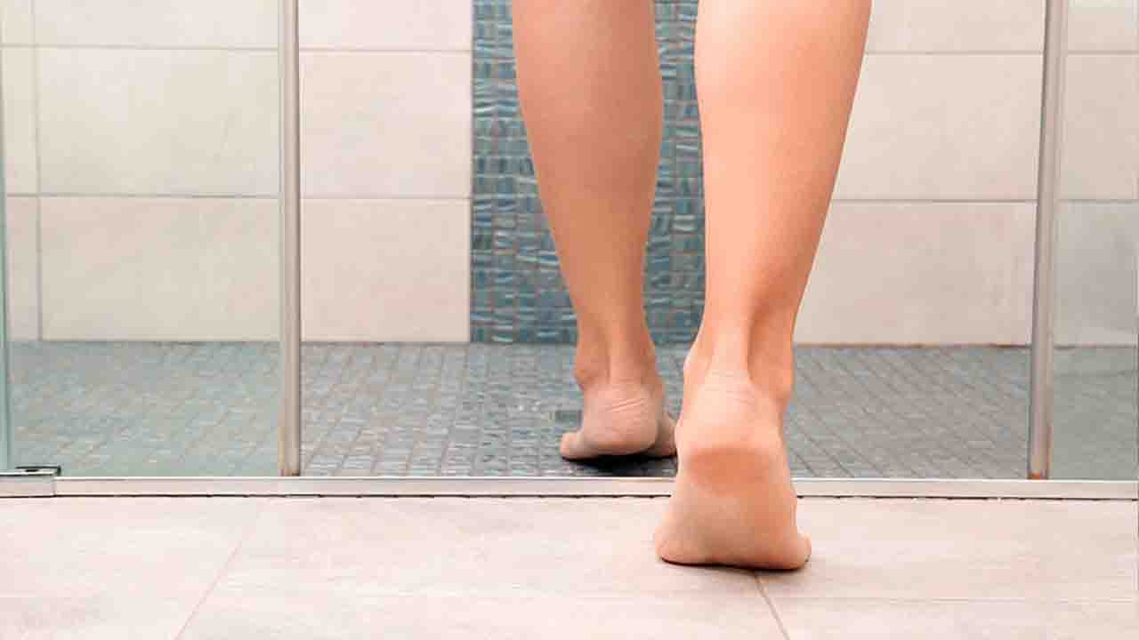 How To Prevent The Bathroom Floor From Becoming Wet