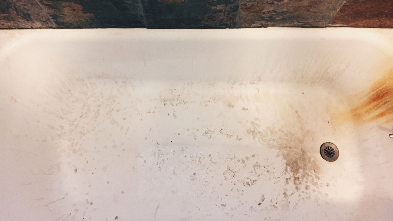 How To Remove Rust Stains From Bathtub - 7 Steps