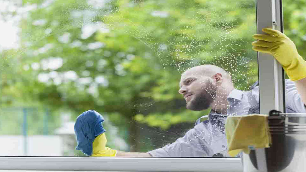 Tips For Maintaining Clean Windows Between Cleanings