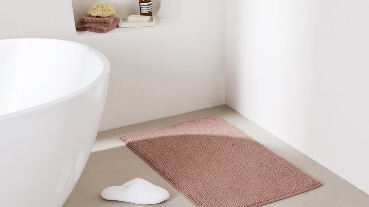 Troubleshooting Common Issues With Washing A Bathroom Rug