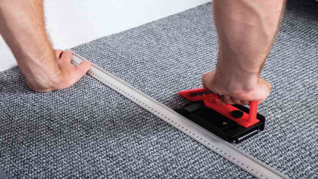 Using A Carpet Knee Kicker Or Power Stretcher Alternative